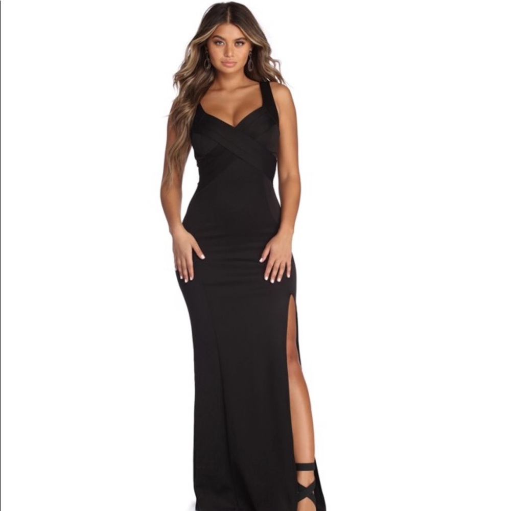 Windsor Formal Pleated Scuba Dress Size M